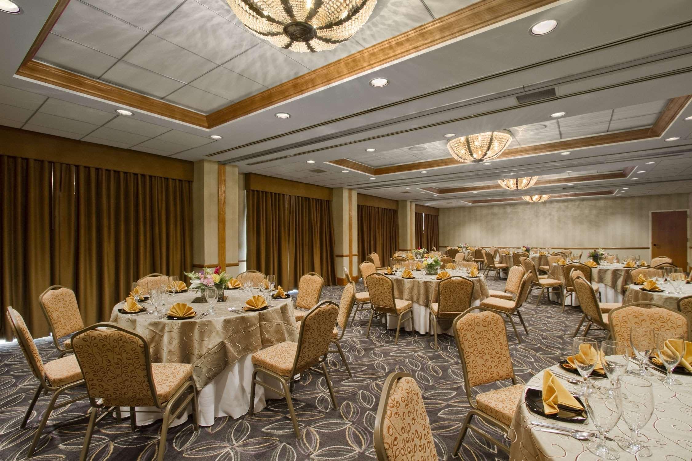 Embassy Suites By Hilton Lexington Green Restaurant photo