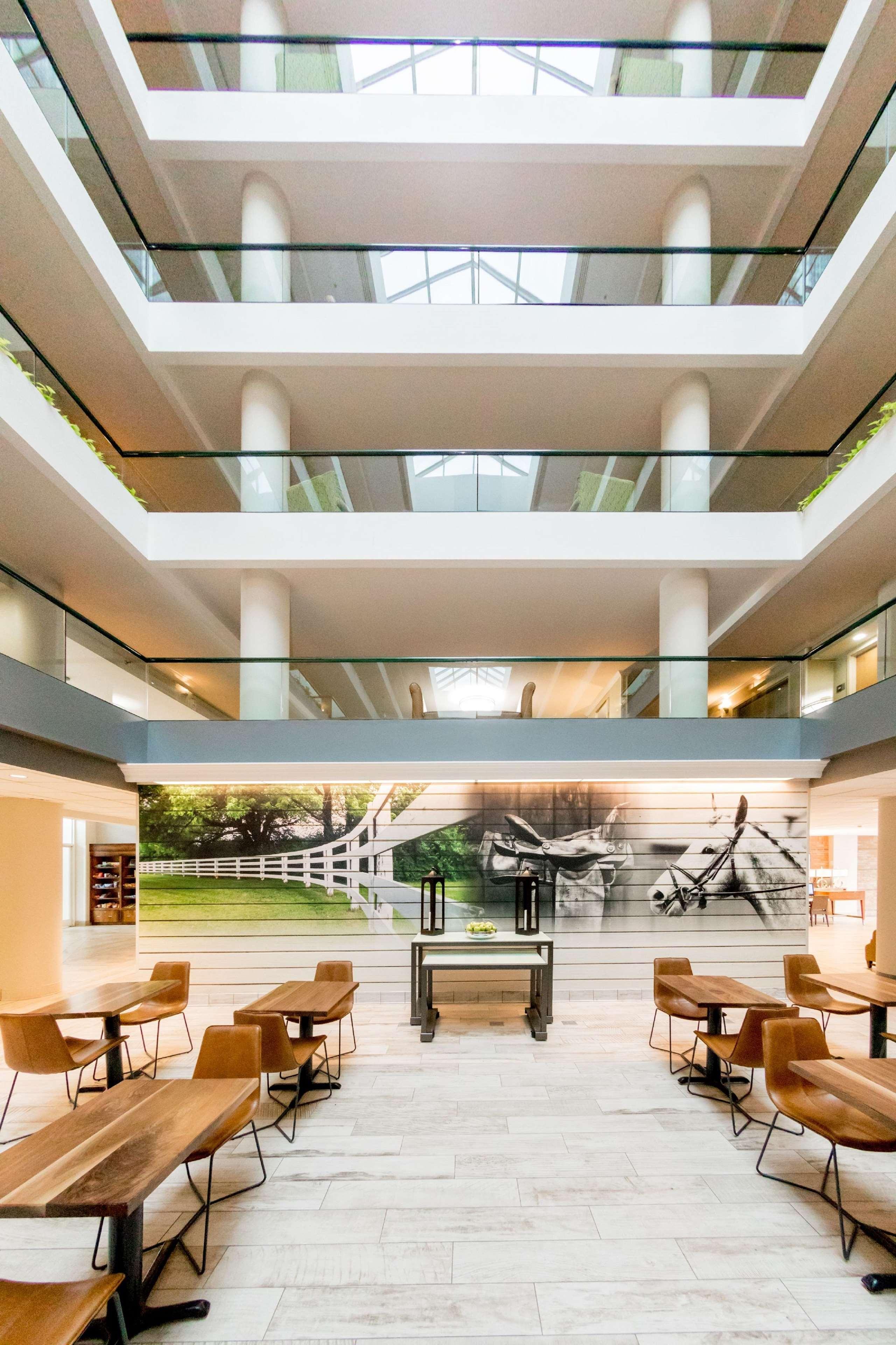 Embassy Suites By Hilton Lexington Green Exterior photo